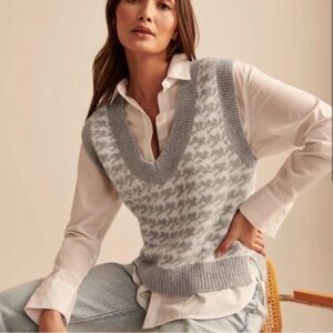 Abercrombie Cropped Pattern V-Neck Sweater
